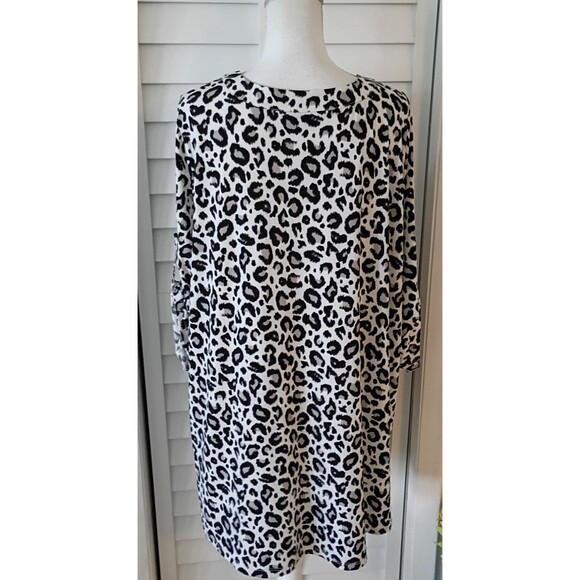 Torrid Harper Womens 4X Black Gray Leopard Crepe de Chine Flutter Sleeve Blouse - Picture 7 of 11